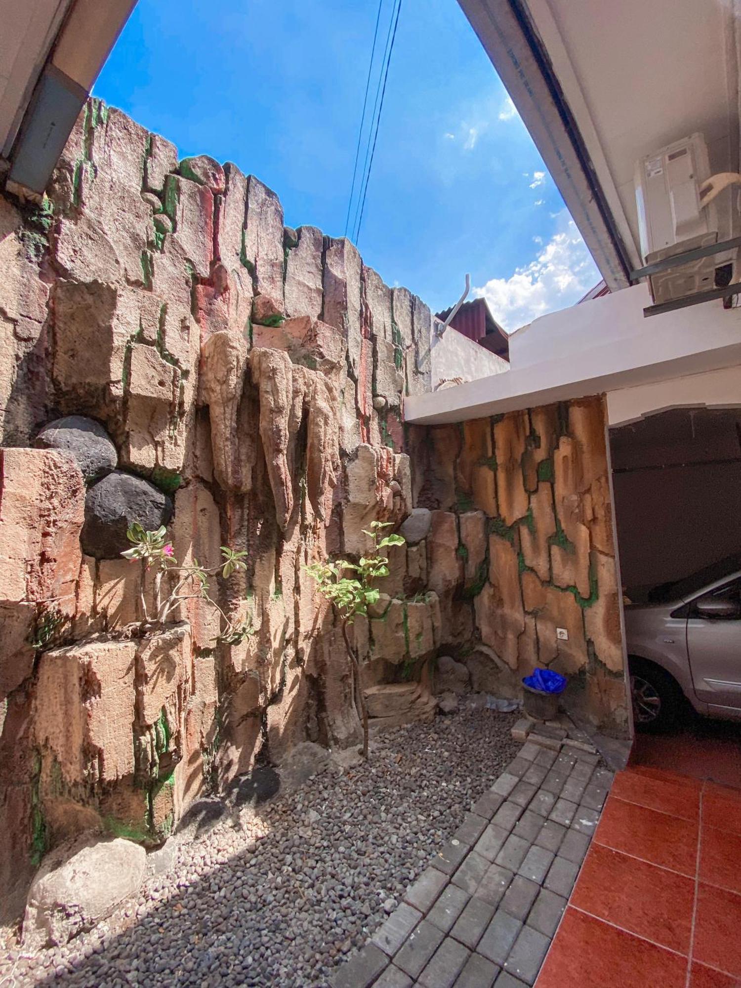 Laura'S Backpacker 523 Hostel Yogyakarta Exterior photo