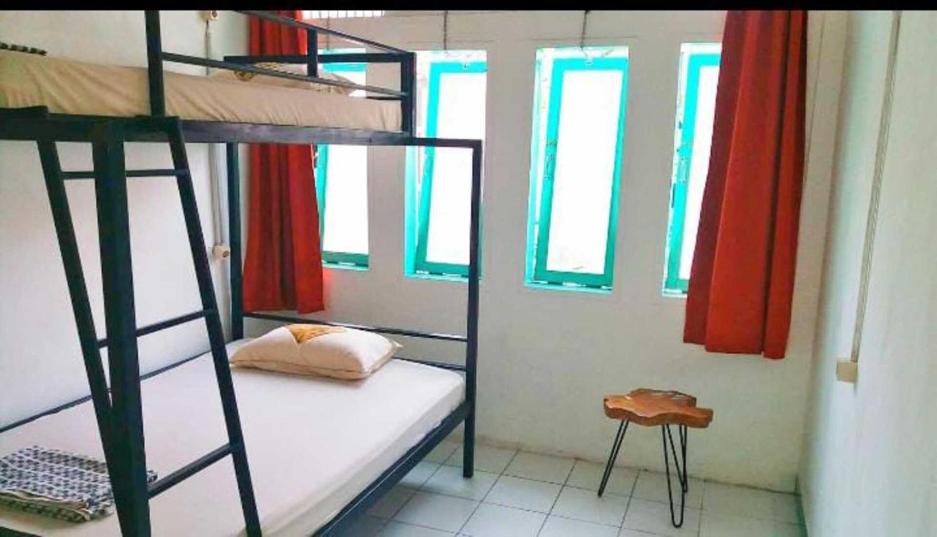 Laura'S Backpacker 523 Hostel Yogyakarta Exterior photo